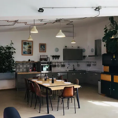 Casa Leon * ناربون